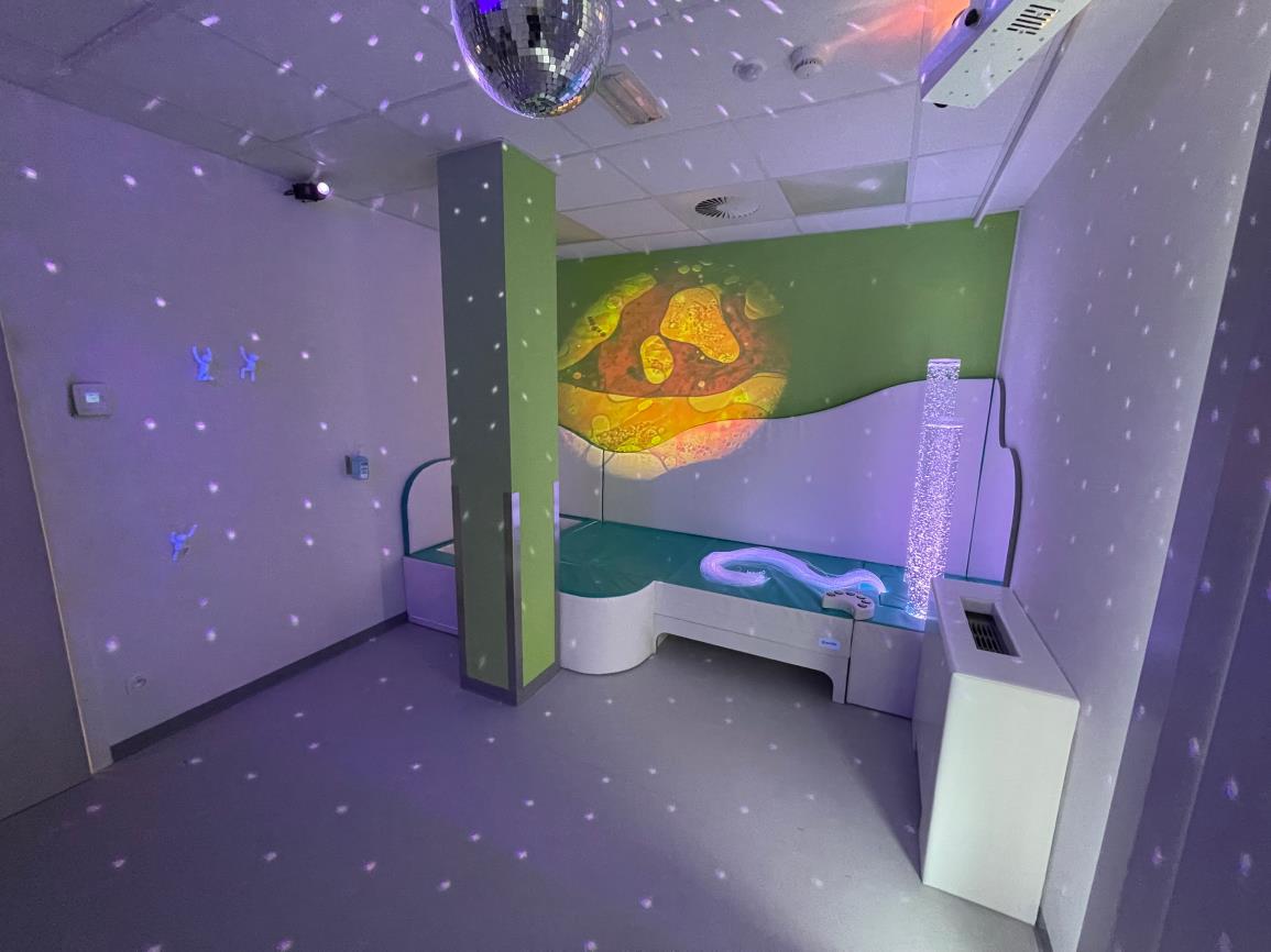 Interaktívny reflektor so zrkadlovou guľou 20cm