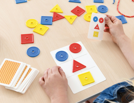 Vylož podľa vzoru - farby a tvary