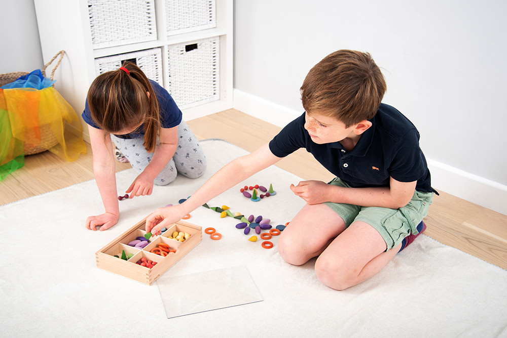 Drevený set pokladov so zoskupením podľa farieb