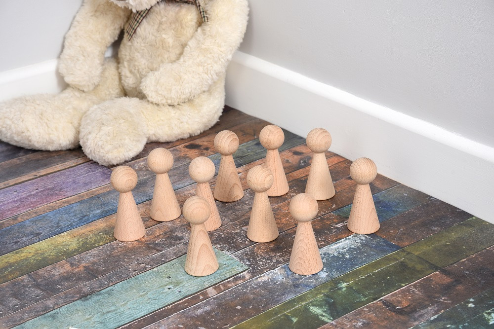 Prírodné drevené figúrky