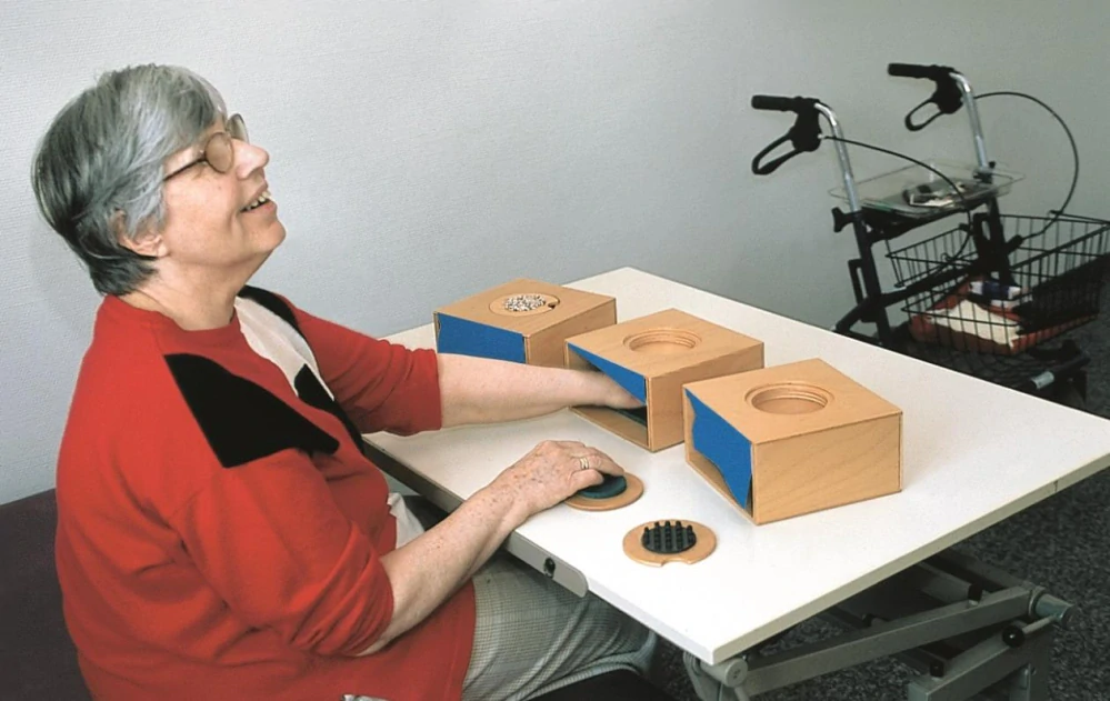 Hmatové boxy na vnímanie rukami a nohami