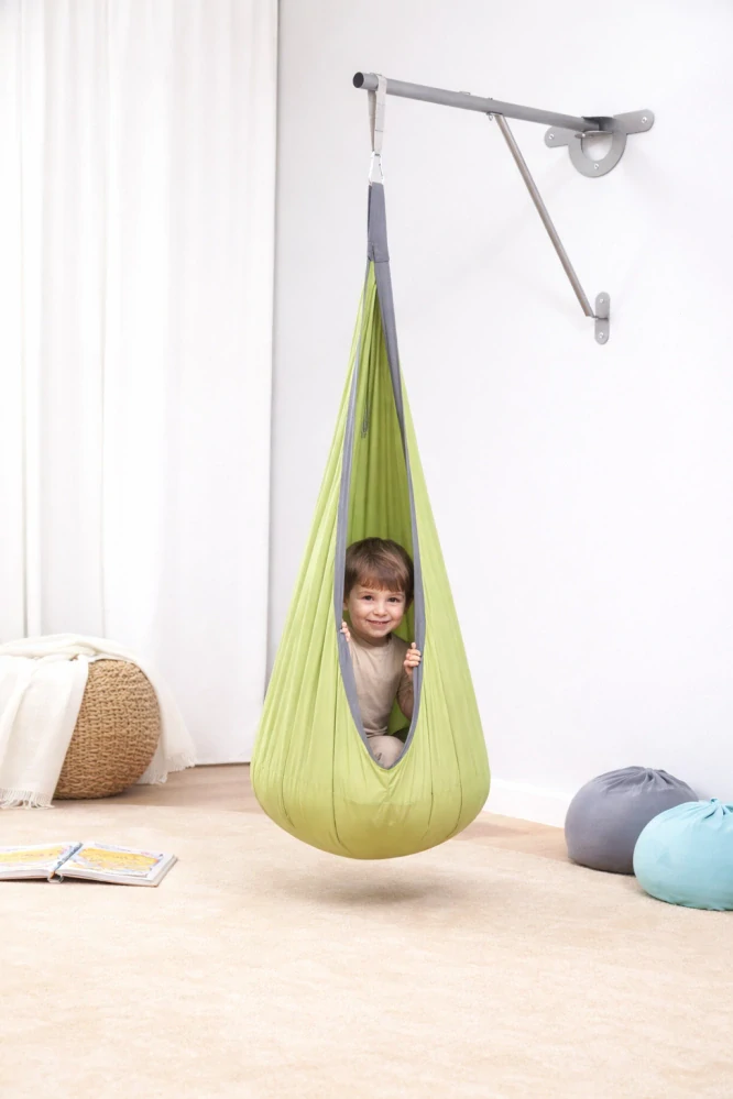 Nástenný držiak na hojdačku