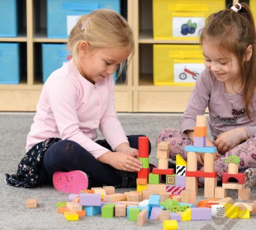 Farebné drevené kocky, 50 ks