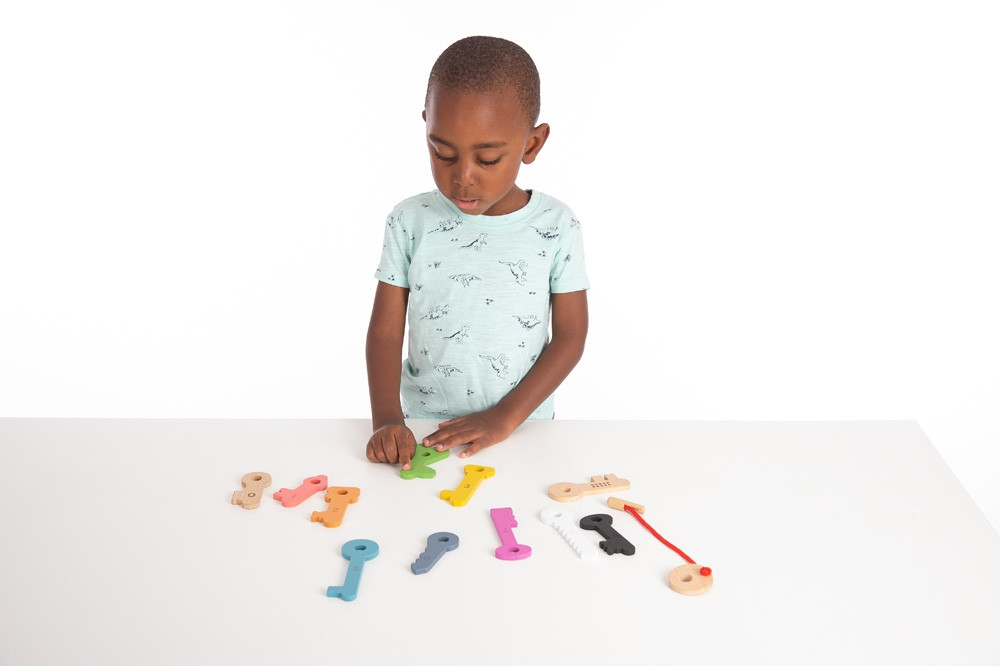 Farebné drevené klúče