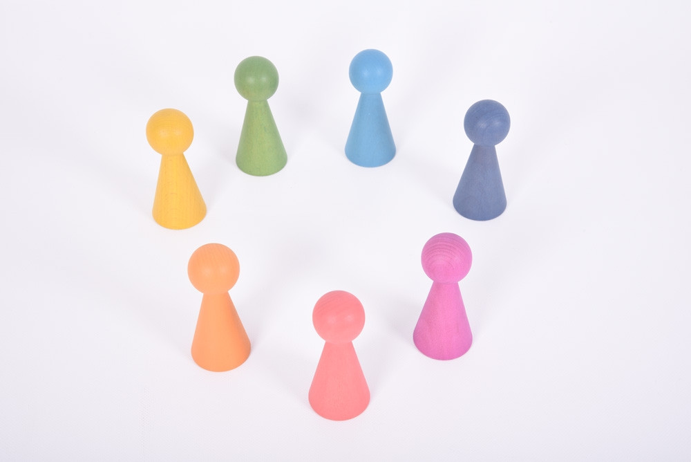 Farebné drevené figúrky