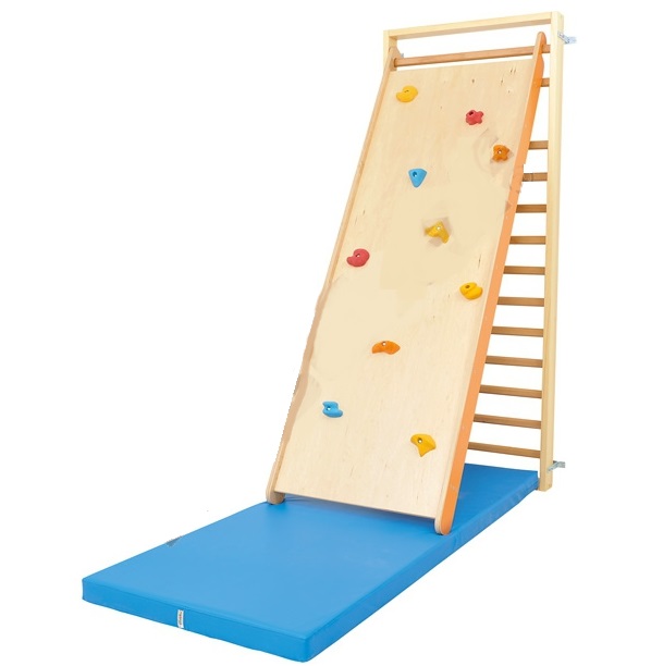 Lezecká stena s kameňmi