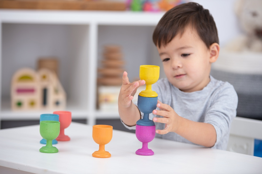 Farebný drevený stojan na vajíčka