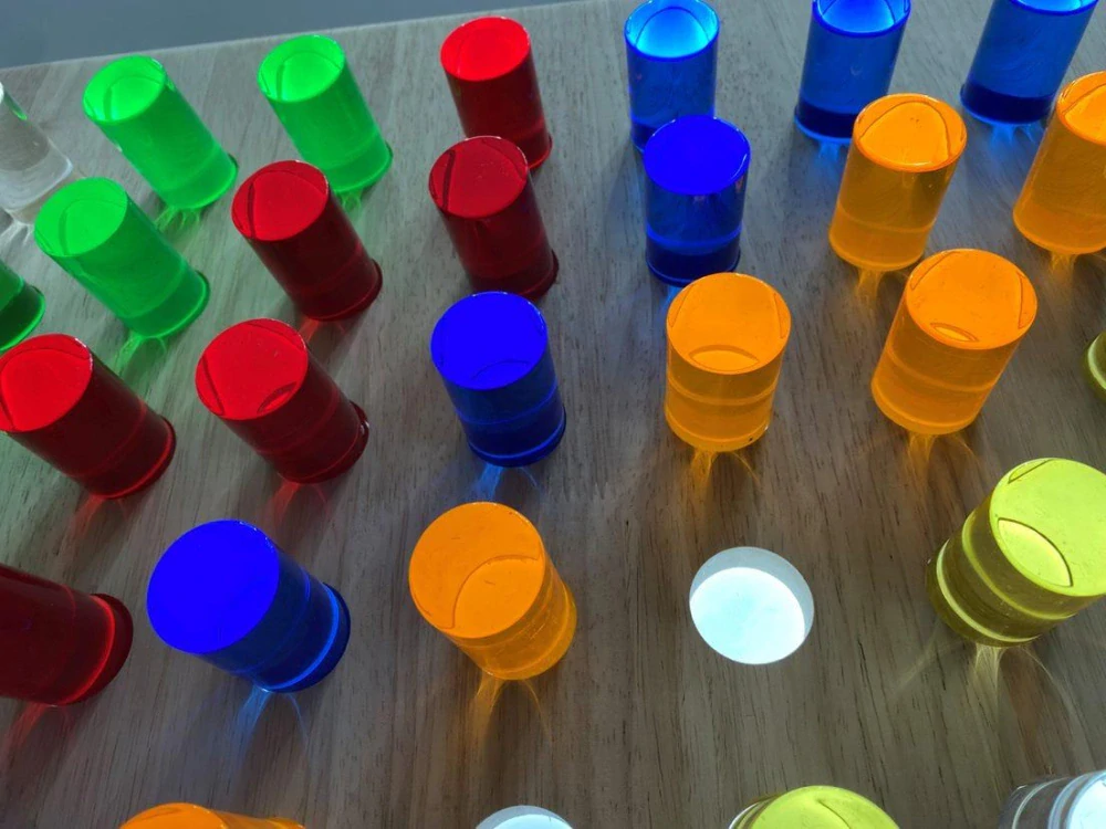 Nástenný panel s UV farbami 