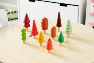 Farebné drevené stromy