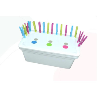 Box s úlohou - farebné štipce triedenie